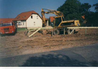 Die ersten Baugruben werden ausgehoben.